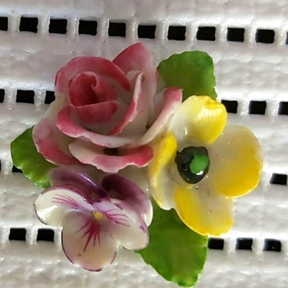 VINTAGECapidomonte brooch/B1